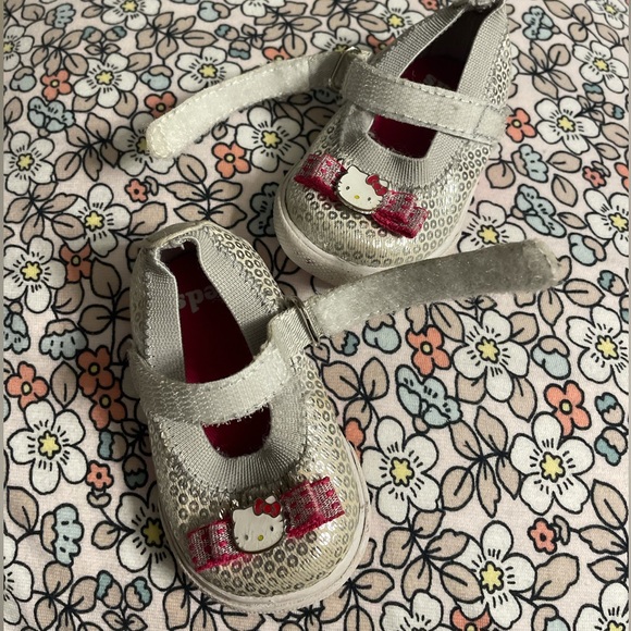 Keds Charmy Crib Infant Hello Kitty Sneaker-Size 1 mo- Great used condition - Picture 4 of 9